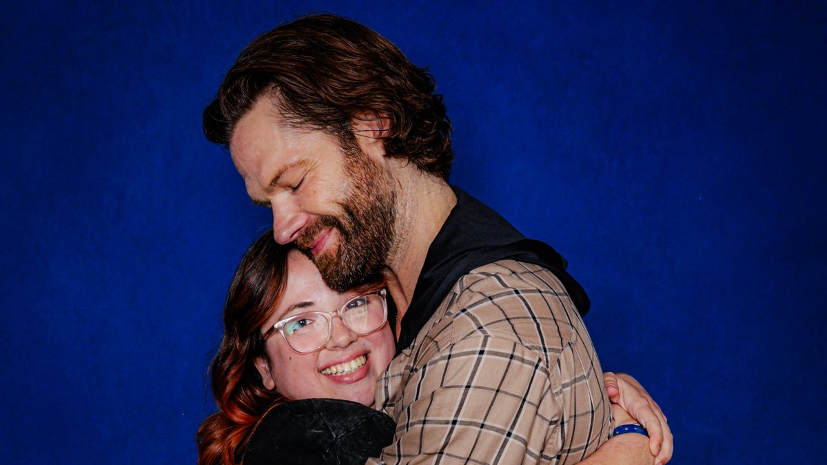 walkergifs's tweet image. happiest of birthdays to you @jarpad!! 🫶🏻🥳✨ I feel so blessed to know you. I hope this year brings only good things for you and your family. I love you and your literal bone-crushing hugs soooo much!!