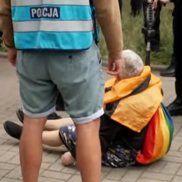 chrzanikx's tweet image. Katarzyna Augustyniak ps. Babcia Kasia najpierw „Faszyści won” a potem gleba
XDDDDDDDD