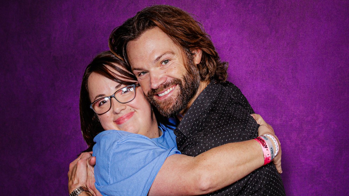 walkergifs's tweet image. happiest of birthdays to you @jarpad!! 🫶🏻🥳✨ I feel so blessed to know you. I hope this year brings only good things for you and your family. I love you and your literal bone-crushing hugs soooo much!!