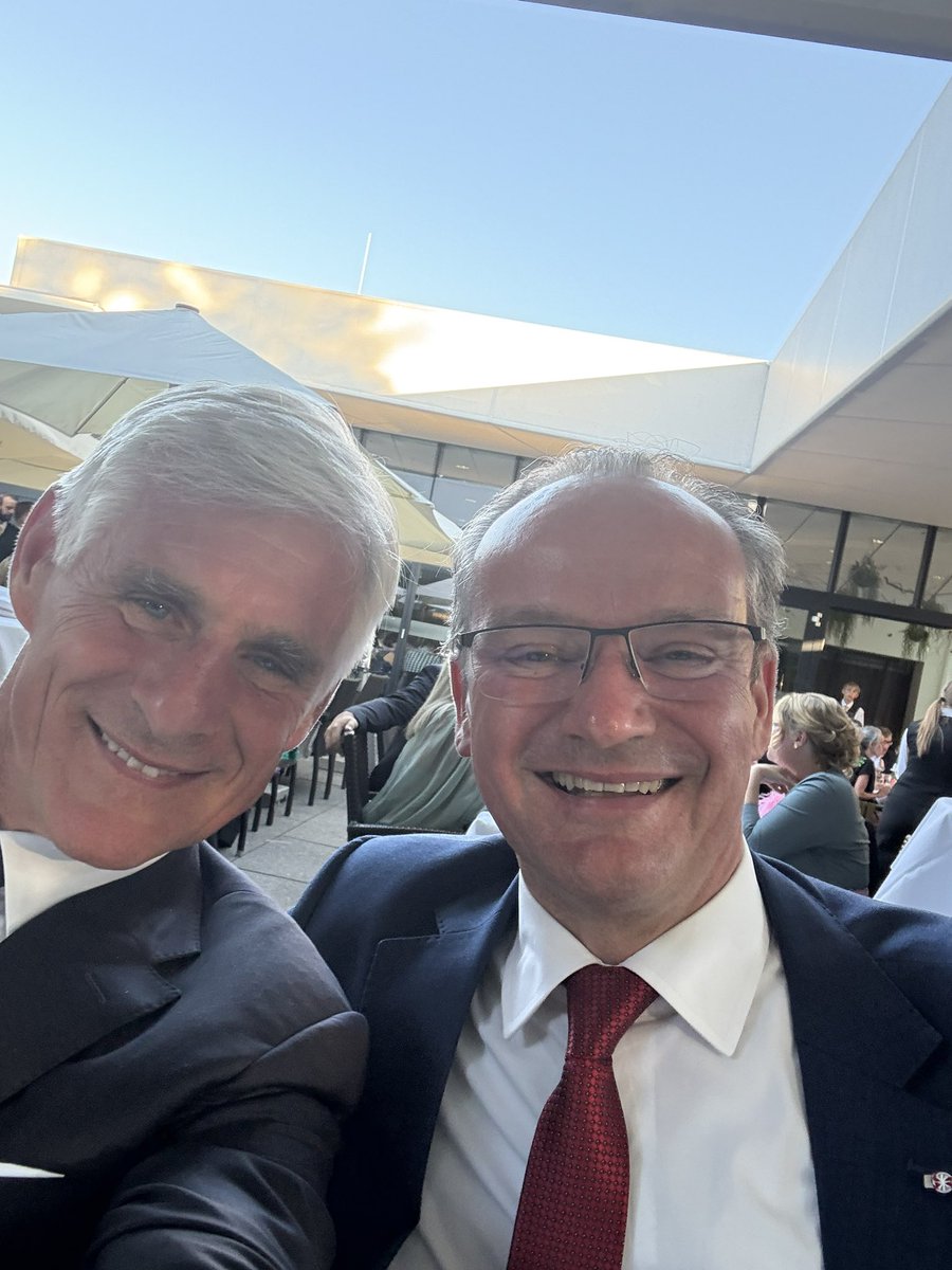 Michael Linhart (@linhartbmeia) on Twitter photo Ein großer Freund Österreichs bei den Bregenzer Festspielen. Ich habe mich gefreut, den deutschen Staatsminister für Europa <a href="/GuntherKrichba3/">Gunther Krichbaum</a> , in Bregenz zu treffen, ein lieber Freund aus meiner Zeit in Berlin!
<a href="/bregenzfestival/">Bregenzer Festspiele</a> <a href="/AuswaertigesAmt/">Auswärtiges Amt</a> Ein großer Freund Österreichs bei den Bregenzer Festspielen. Ich habe mich gefreut, den deutschen Staatsminister für Europa <a href="/GuntherKrichba3/">Gunther Krichbaum</a> , in Bregenz zu treffen, ein lieber Freund aus meiner Zeit in Berlin!
<a href="/bregenzfestival/">Bregenzer Festspiele</a> <a href="/AuswaertigesAmt/">Auswärtiges Amt</a>