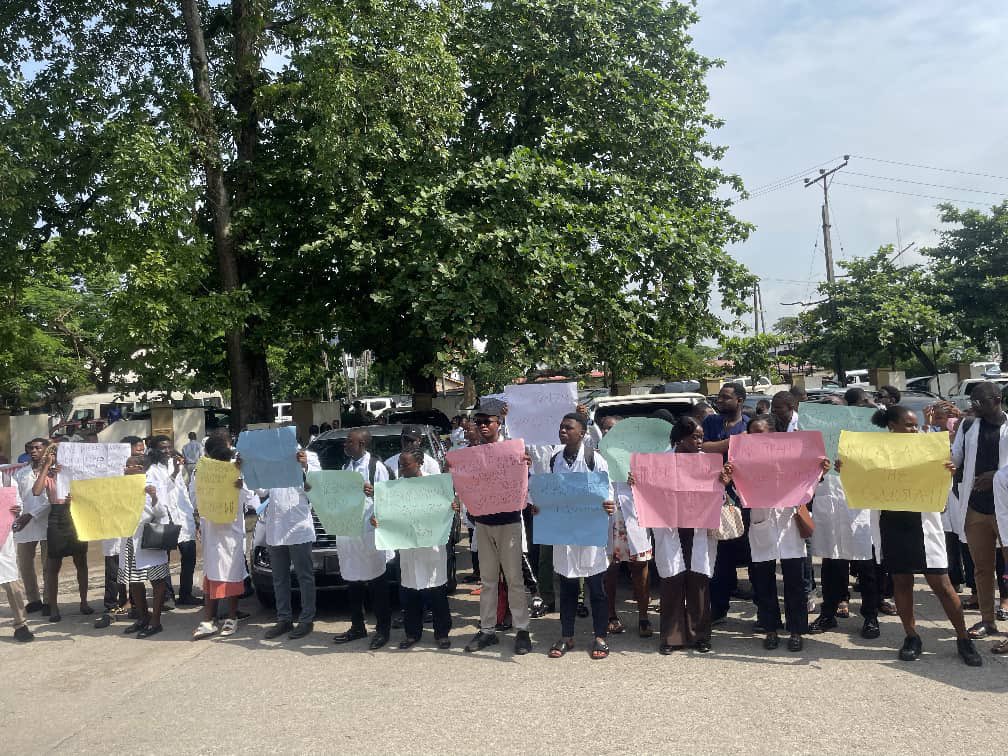 UNICAL dental students are in action this morning at the constitutional review centre –Transcorp Hilton hotel, Calabar.

#SaveUnicalDentalStudents
#InductUnicalDentists