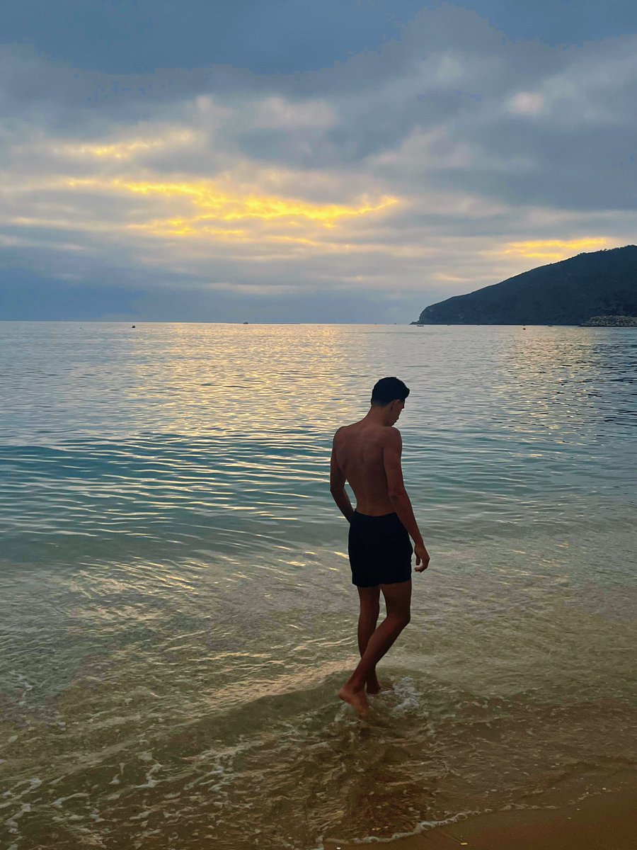 Tolisso22's tweet photo. Ruhig  ! 🌤️✨ https://t.co/B3RopYPkyd