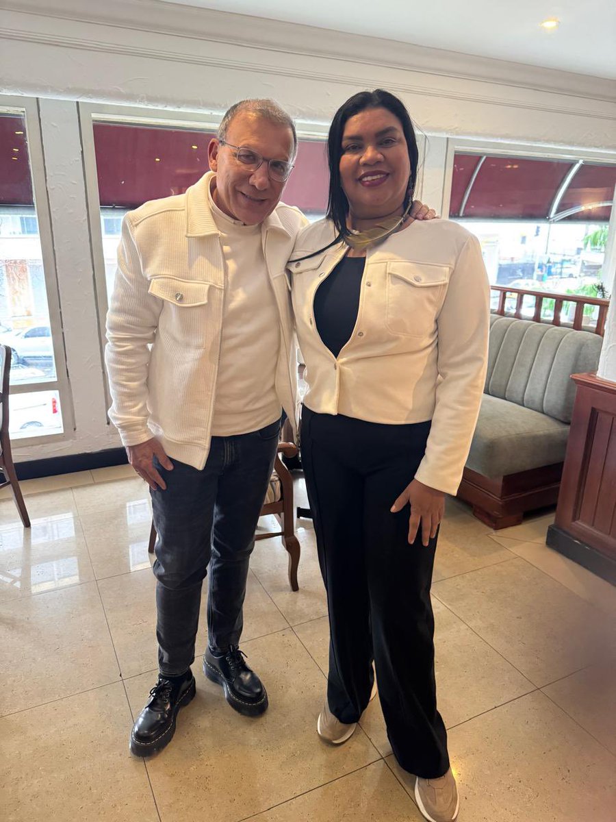 EL JOHN DE LA 4 (@eljohndela4) on Twitter photo "Dios confía las luchas más grandes a sus hijos más valientes. #YaleNoEstáSola, el sueño de los Sin Techo en Montería sigue firme. #VillaPetro late con fuerza en el del <a href="/PactoHistorico/">Pacto Histórico Colombia</a> 🇨🇴👏🏻✊🏻 <a href="/ExiliadaP/">Exiliada de patria</a>
<a href="/FernandoHinca01/">Fernando petro V</a> <a href="/SenorCaicedo/">Memìn</a>
<a href="/petrogustavo/">Gustavo Petro</a> <a href="/GustavoBolivar/">Gustavo Bolívar</a> <a href="/HELIODOPTERO/">Gonzalo Guillén</a> "Dios confía las luchas más grandes a sus hijos más valientes. #YaleNoEstáSola, el sueño de los Sin Techo en Montería sigue firme. #VillaPetro late con fuerza en el del <a href="/PactoHistorico/">Pacto Histórico Colombia</a> 🇨🇴👏🏻✊🏻 <a href="/ExiliadaP/">Exiliada de patria</a>
<a href="/FernandoHinca01/">Fernando petro V</a> <a href="/SenorCaicedo/">Memìn</a>
<a href="/petrogustavo/">Gustavo Petro</a> <a href="/GustavoBolivar/">Gustavo Bolívar</a> <a href="/HELIODOPTERO/">Gonzalo Guillén</a>