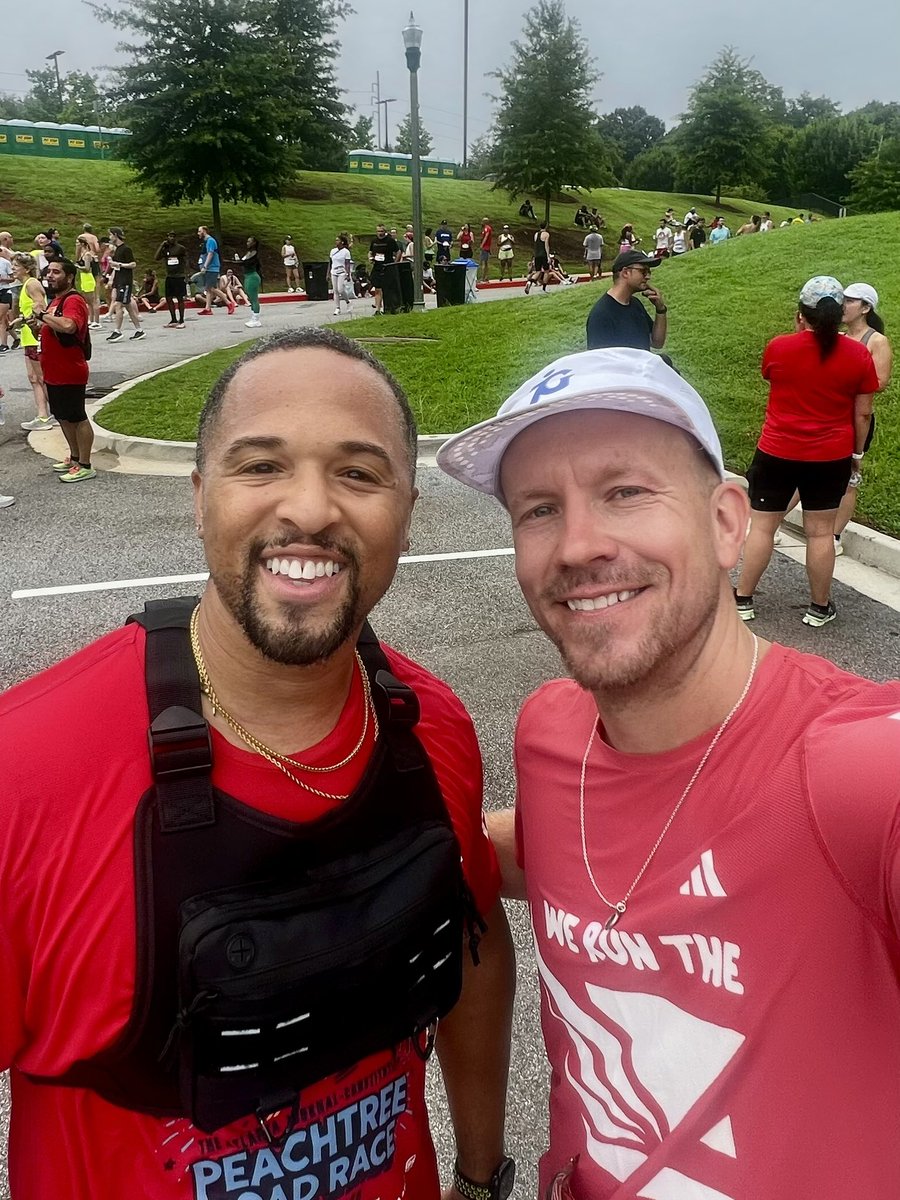 DecaturBulldogs's tweet image. We know summer break is winding down when @ATLtrackclub is here for the Decatur-DeKalb 5K! 

Proud to help host another great event that starts and ends at Decatur High School. Huge crowd, great energy, and an awesome morning of community running! #DecaturDeKalb5K #GoBulldogs