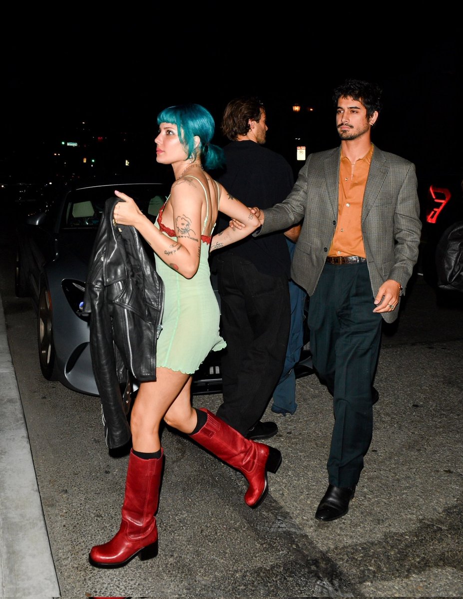 AxelRod2006's tweet image. Halsey & Avan Jogia last night ๐ฉต