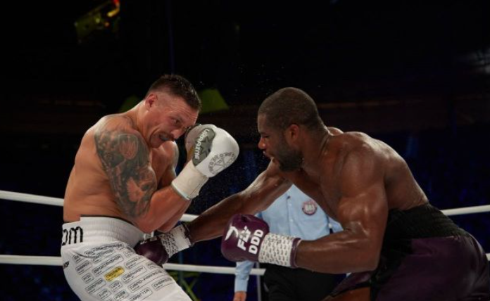 2r4uu's tweet image. &gt; Repeated low blows throughout the fight
&gt; One obvious low blow makes Usyk take the knee
&gt; Otherwise loses every single round
&gt; Gets stopped by a jab
"DUBOIS WON THAT FIGHT"