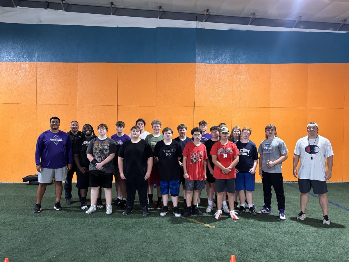 Thanks to all the athletes who came this morning to train at Paramount Training Facility! Thank you Tank for welcoming us to use the space! Thank you coaches for doing some amazing work with the athletes!