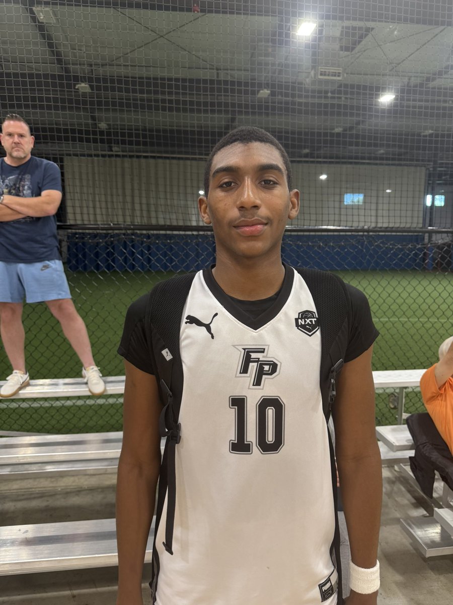 6'4 Carter Williams: versatile wing prospect, plays the part of 3-and-D very well; can get to the paint and finish in traffic; knocks down perimeter shots with efficiency. #PhenomSummerHavoc