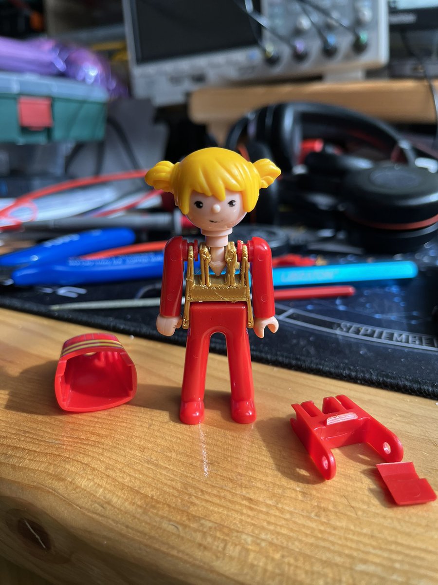 Občas mě překvapí, co najdu na printables a někdy naopak, co tam nenajdu. Dnes nastal stav nouze a ten druhý případ. Po chvíli měření #dnes3Dtisknu díly na igráčky. Značka: padací nůžky nemám  🙂