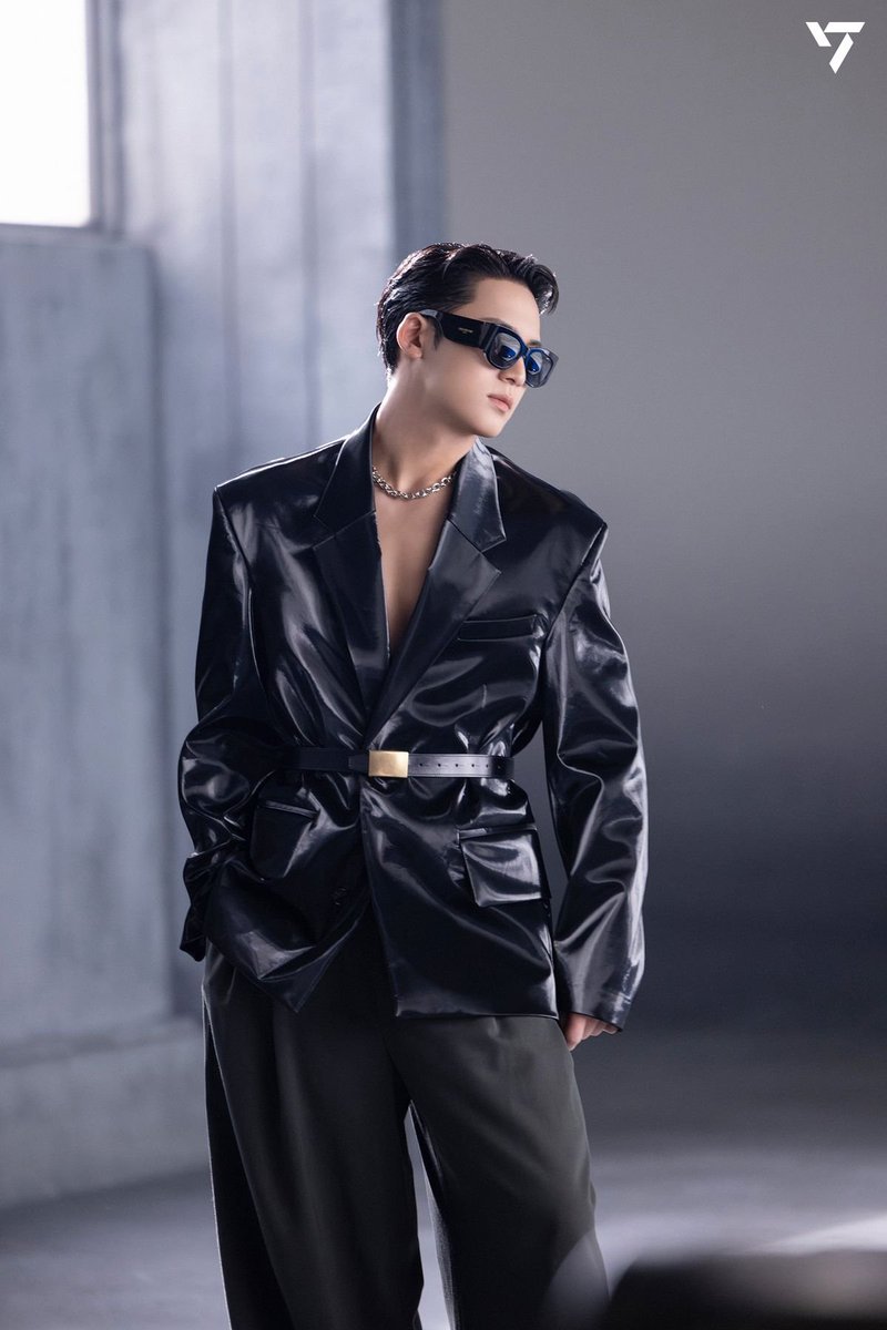 gives me runway model mingyu vibes.. 🫠