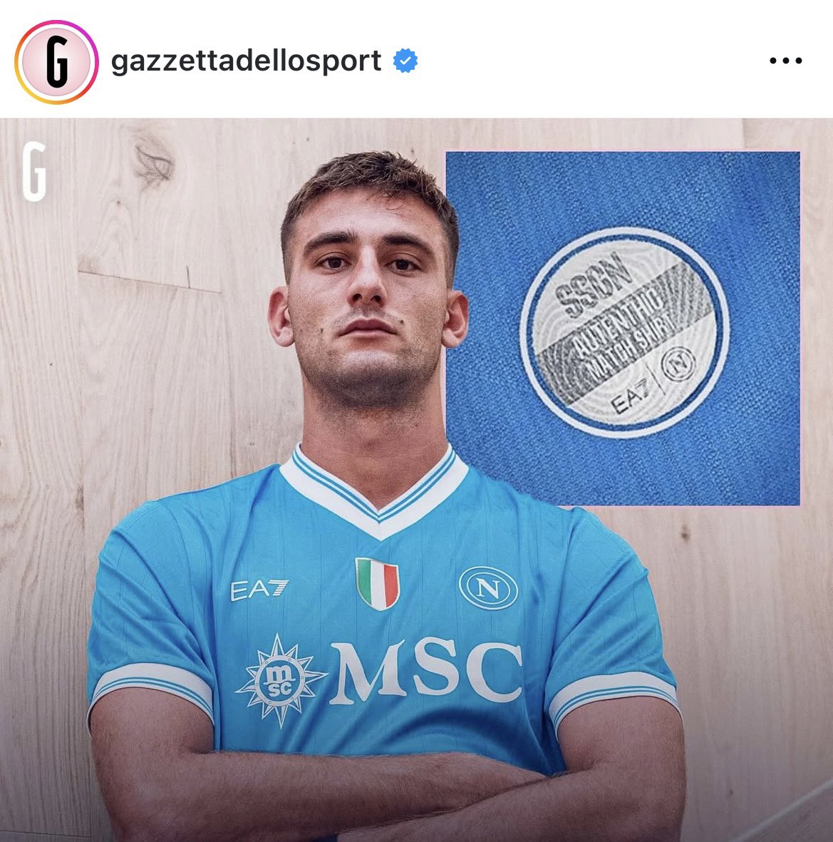 CalcioEngland's tweet image. Napoli have out-counterfeited the counterfeiters by inserting their own “autenthic” spelling mistake on the new jersey 🧐