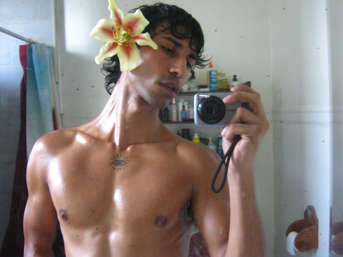 fleshinterlude's tweet image. 