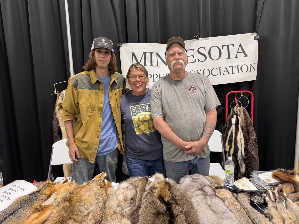 dawn_gillman's tweet image. Love our Minnesota Trappers Association. Fun to visit with Jim and Sam in Buffalo at the Gun and Knife show this morning. Every fur sold goes for education in MN, all donated by trappers.