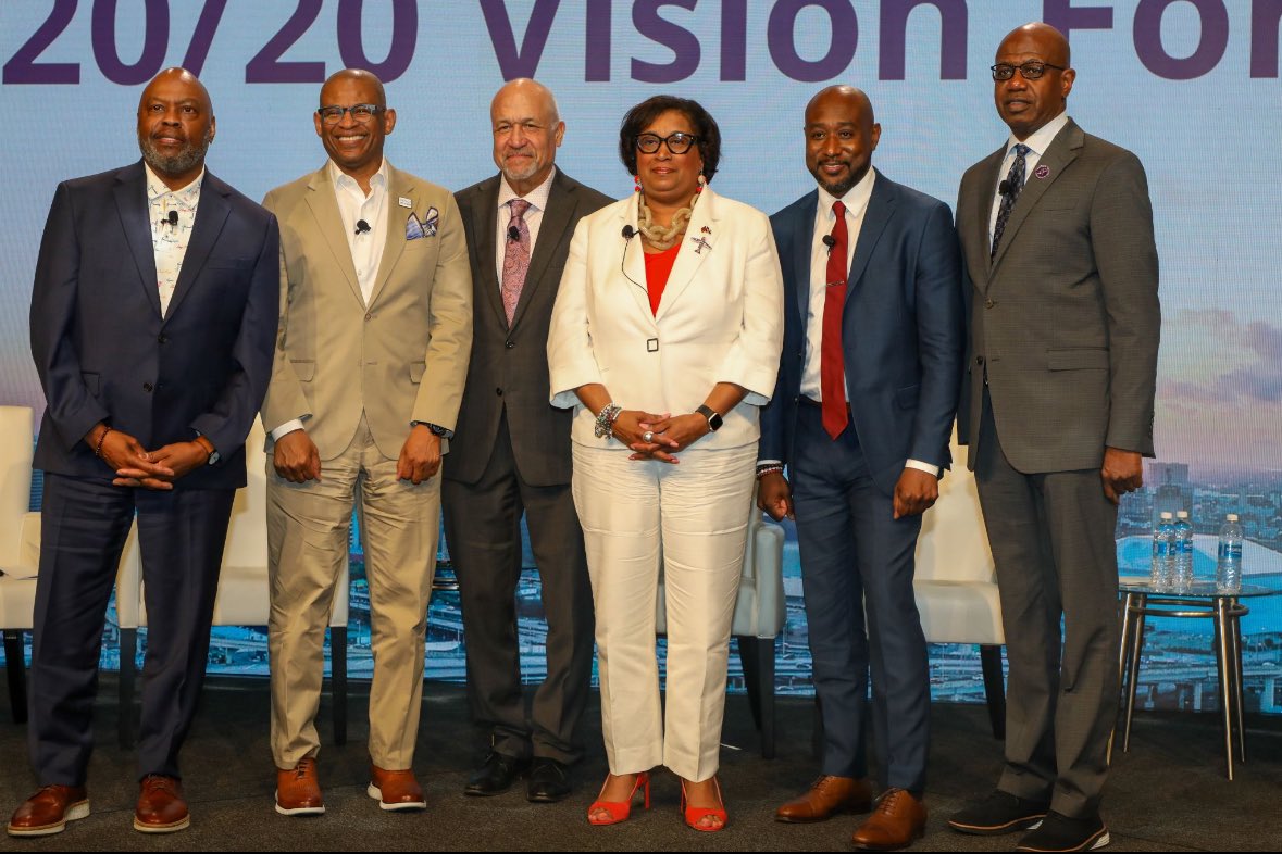 JabariJYoung's tweet image. Thanks again to the Airport Minority Advisory Council for having me host their 40th anniversary conference in New Orleans. So dope to share the stage with five CEOs of major U.S. airports and learning more about the aviation business 💯