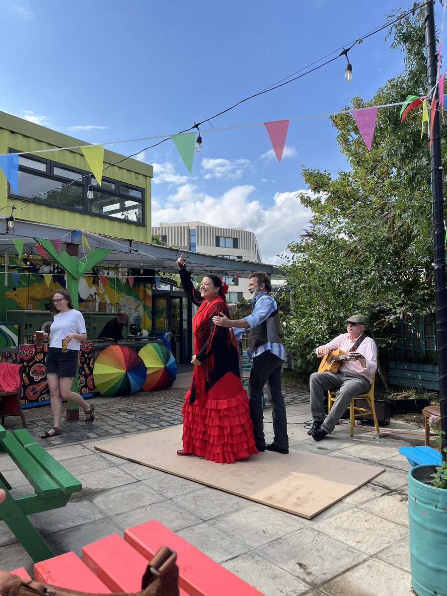 BBCTomEdwards's tweet image. The View Tube cafe on the Olympic site has changed a bit since
I was last here (prob 12 years ago). It was a popular place for filming the developing Olympic site . If you are close check it out … nice spot and some flamenco dancing #london viewtubecafe.co.uk