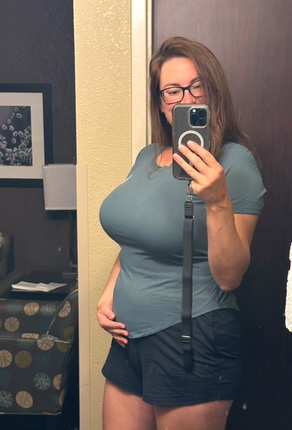 Cathrinmachin's tweet image. Baby bump update, yey starting to show
🥰🥳✨