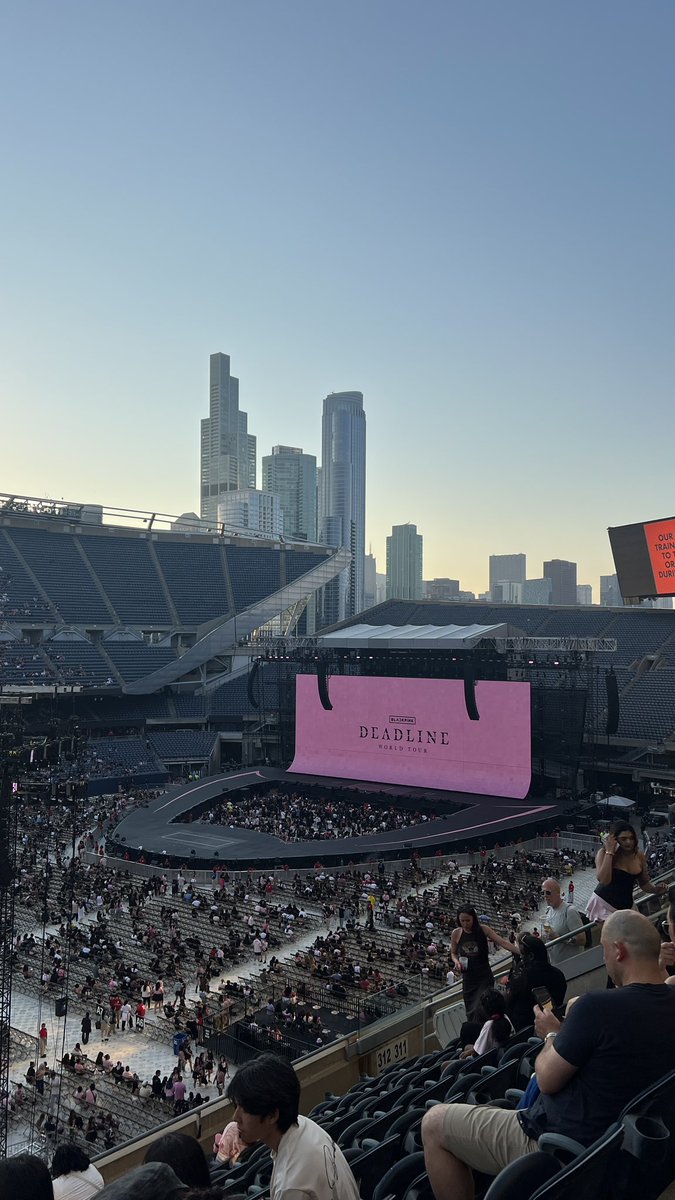 บินจากซีแอตเทิลมาชิคากีเพื่อพวกเธอเลยอ่ะ