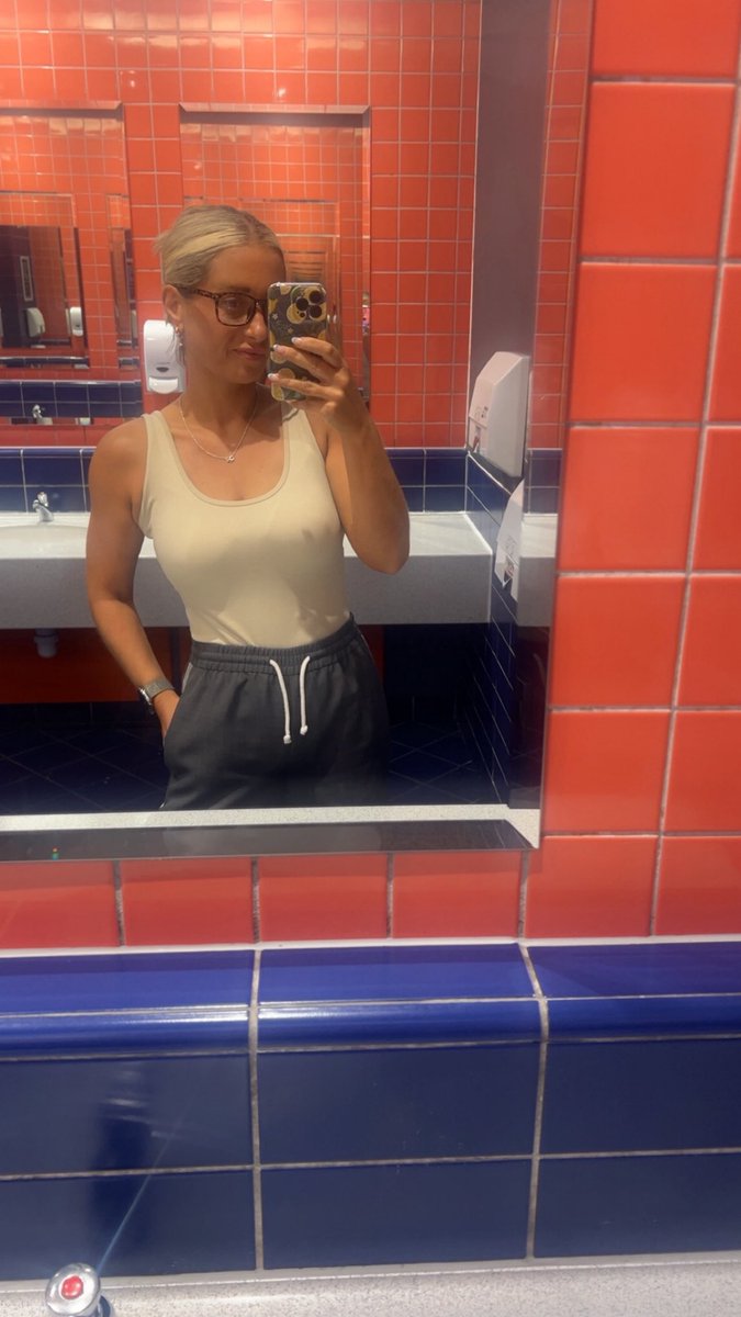 Annie_ruther's tweet image. 🪞 🤳 #mirrorselfie #saturdays