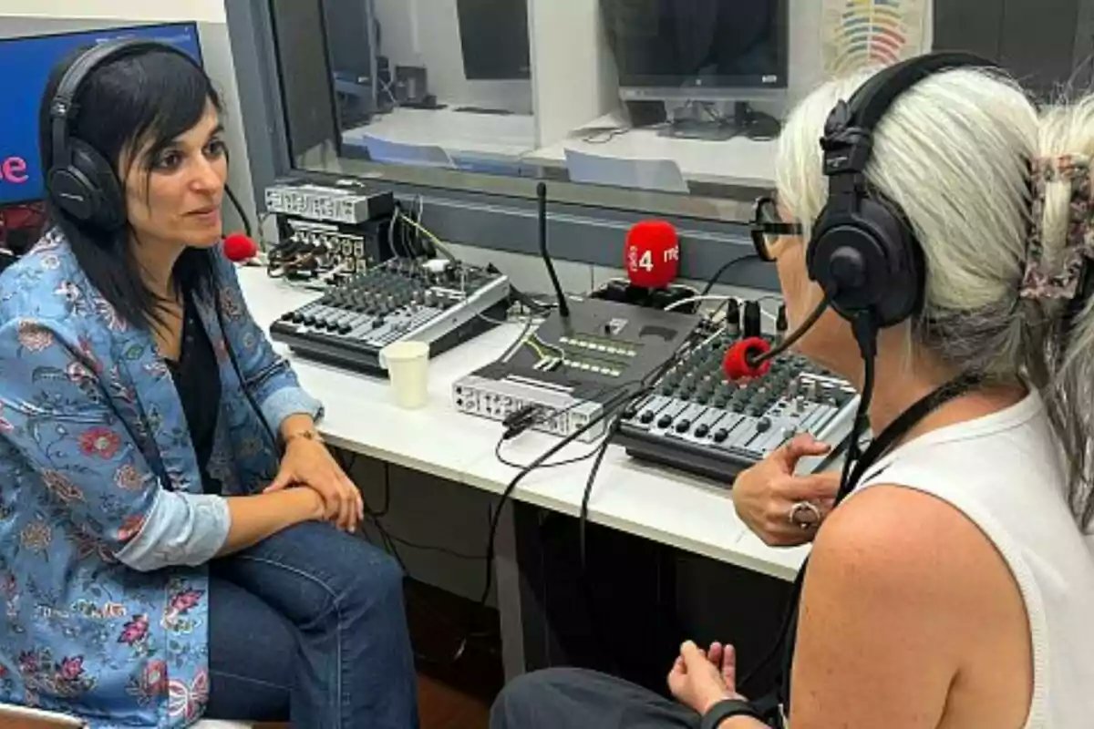 Rubèn Novoa 𝕏Catalunya (@rnovoa) on Twitter photo 🔴 ÚLTIMA HORA | <a href="/XCatalunya/">XCatalunya.cat</a>
Sílvia Orriols <a href="/orriolsderipoll/">Sílvia Orriols</a> a Ràdio 4: 'És més fàcil cobrar ajudes sent immigrant que sent català'
La líder d'Aliança Catalana desmunta el relat progre sobre immigració, ajudes socials i delinqüència
📲 xcatalunya.cat/actualitat/sil… 🔴 ÚLTIMA HORA | <a href="/XCatalunya/">XCatalunya.cat</a>
Sílvia Orriols <a href="/orriolsderipoll/">Sílvia Orriols</a> a Ràdio 4: 'És més fàcil cobrar ajudes sent immigrant que sent català'
La líder d'Aliança Catalana desmunta el relat progre sobre immigració, ajudes socials i delinqüència
📲 xcatalunya.cat/actualitat/sil…