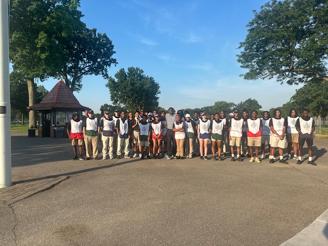 BarrySanders's tweet image. It was an honor to speak briefly at the @DGCGolfClub #CaddyTournament last week.
My good friend #TomSeabron was a big supporter of caddy scholarships and to see so many lives he impacted in the room felt good.
We all miss Tom.