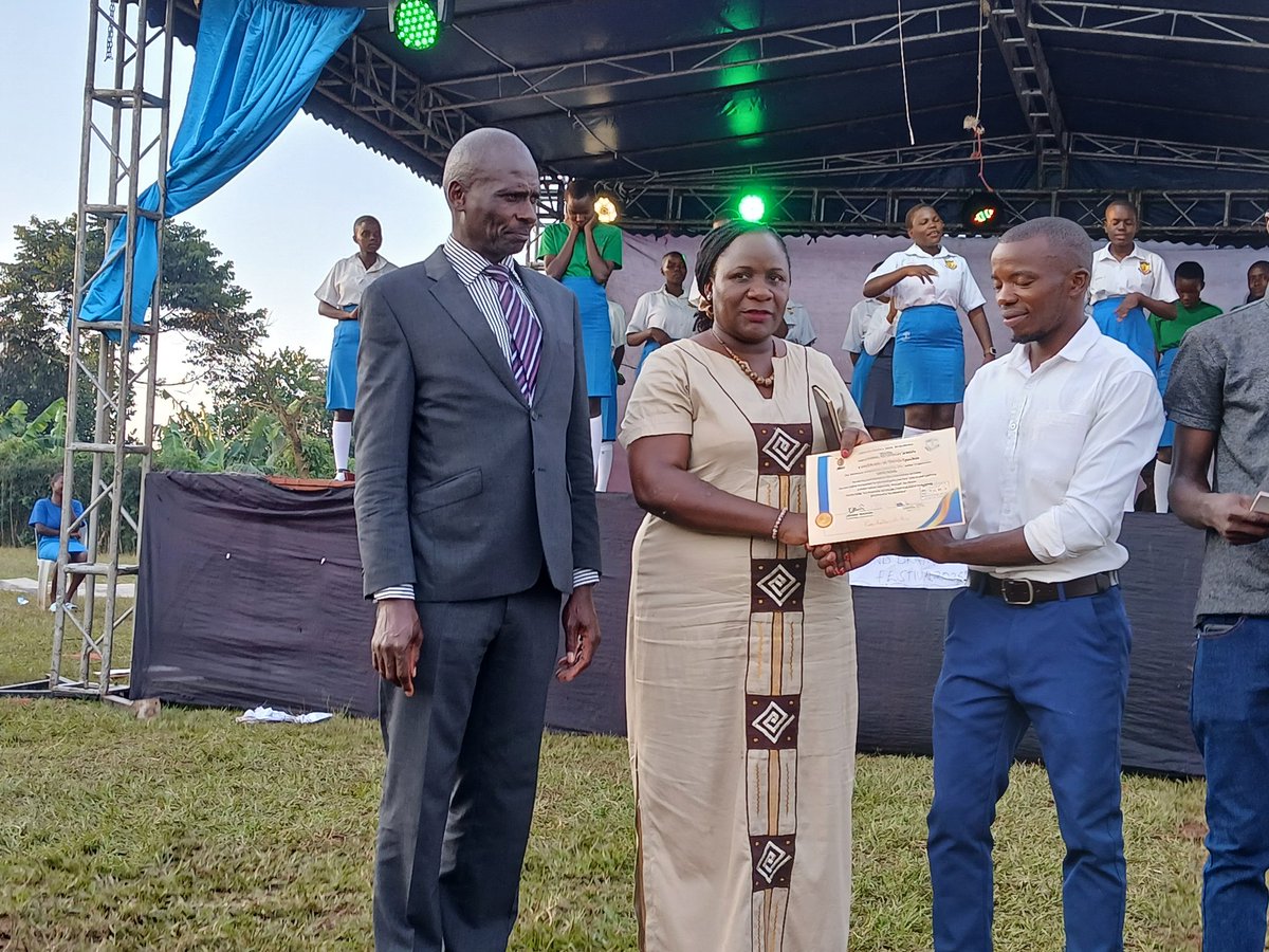 bbowasecondary's tweet photo. Awarding the house patrons https://t.co/dfIzffRTnu