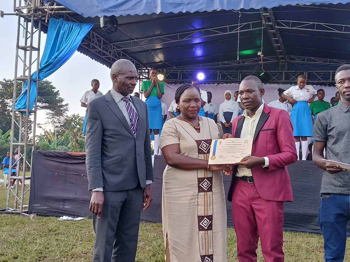 bbowasecondary's tweet photo. Awarding the house patrons https://t.co/dfIzffRTnu