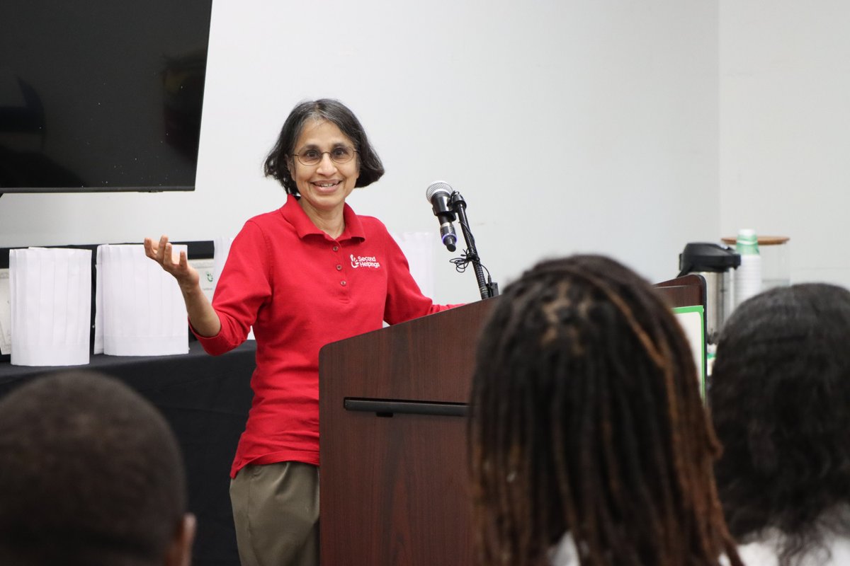 SecondHelpings's tweet image. 🎓 Big congrats to our Culinary Job Training Class 168 grads!
👏 Miles, Aheley, Ta ‘Treya, Britney, Eddie, Luqman, Shervanna &amp;amp; Anllexass!

You did it! 💛 Thanks to class sponsors Sukumar &amp;amp; Uma Kochibhotla + @RegionsBank for fueling these futures. #Class168 #CulinaryJobs