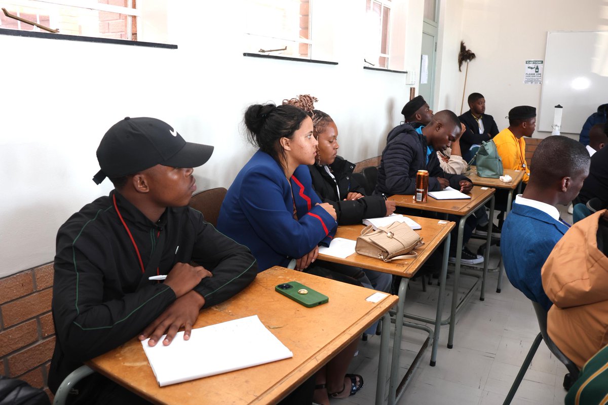 HigherEduGovZA's tweet photo. Key topics under discussion include:
*NSFAS Policies and Processes
*Promulgation of the SRC/SATVETSA Plan of Action
*Communication Strategies (Internal and External)
*College Governance Structures and Areas of Influence for SRCs
#StudentLeadership2025 #SATVETSA
#SRCInduction https://t.co/j5B1V0kAVV