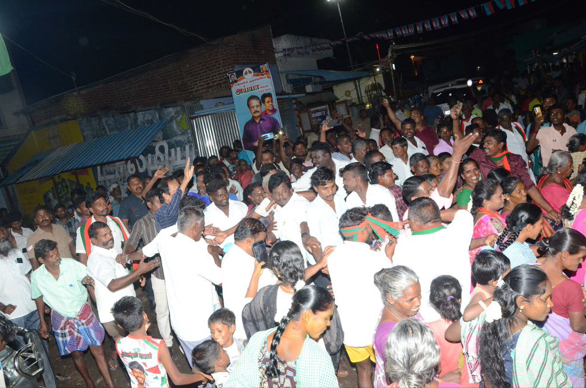 DrKrishnasamy's tweet photo. ஸ்ரீவில்லிபுத்தூர் சட்டமன்றத் தொகுதி வத்திராயிருப்பு ஒன்றியத்தில் கிராமம் கிராமமாக மக்கள் அளித்து வரும் பிரமாண்ட வரவேற்பு.! https://t.co/FxPXRd1WnP