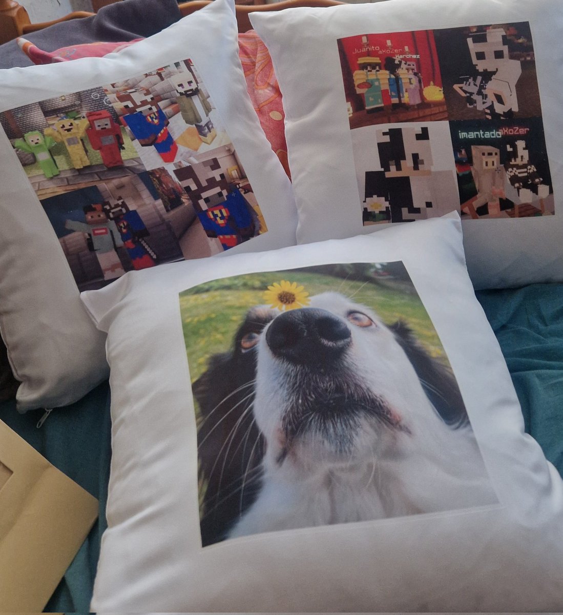 mukepotato_'s tweet image. vídeo de lejos, otro de cerca de ellos abriendo los regalos, fotito con los tres y fotito de los regalos, me encantó conocerlos son los mejores ❤️