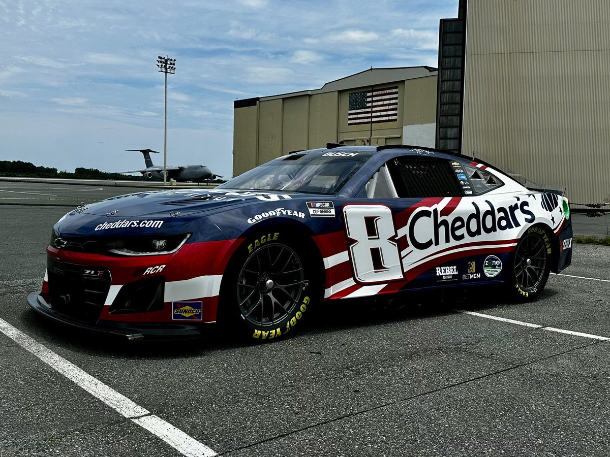 BradGillie's tweet photo. Awesome time yesterday at Dover Air Force Base with @cheddarskitchen @KyleBusch @RCRracing and several women and men who protect our freedom. Kyle’s patriotic paint scheme features the names of Cheddar’s employees who are former service members. @MonsterMile @PRNlive https://t.co/iyRdVptRrZ