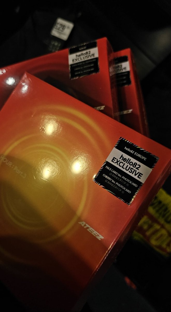 dxawn_'s tweet photo. Managed to secure my albums in HMV in my town!! Uxbridge  in London 🥰🥰🥰 #FoundMyFantasy #hello82 #82giveaway https://t.co/bFmYFRY2oH