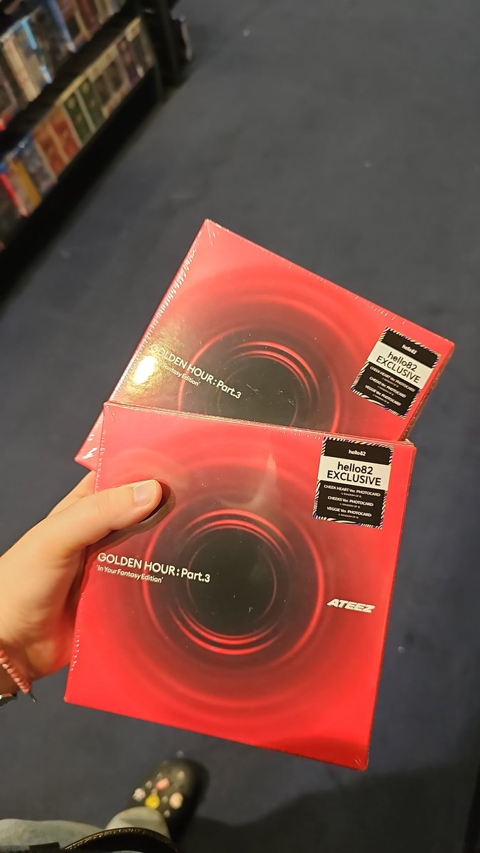 dxawn_'s tweet photo. Managed to secure my albums in HMV in my town!! Uxbridge  in London 🥰🥰🥰 #FoundMyFantasy #hello82 #82giveaway https://t.co/bFmYFRY2oH