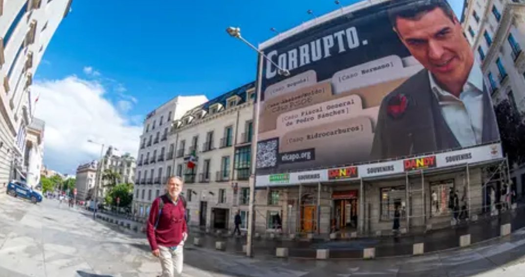El PSOE pide a la juez que prohíba la difusión en redes sociales de la lona de Sánchez "corrupto".

No la difundáis.
Repito: no la difundáis.
👇🏻👇🏻👇🏻👇🏻