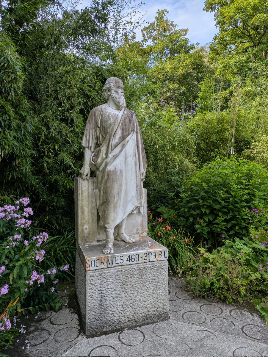 ParlCharlie's tweet image. The shoes on my feet? Socratic
The robe I'm wearing? Socratic
The dialogue I'm having? Socratic, cause I depend on me 🎶