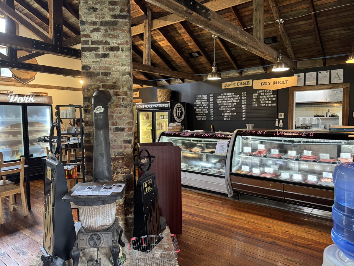 EmanBotl's tweet image. Would you buy meat here?