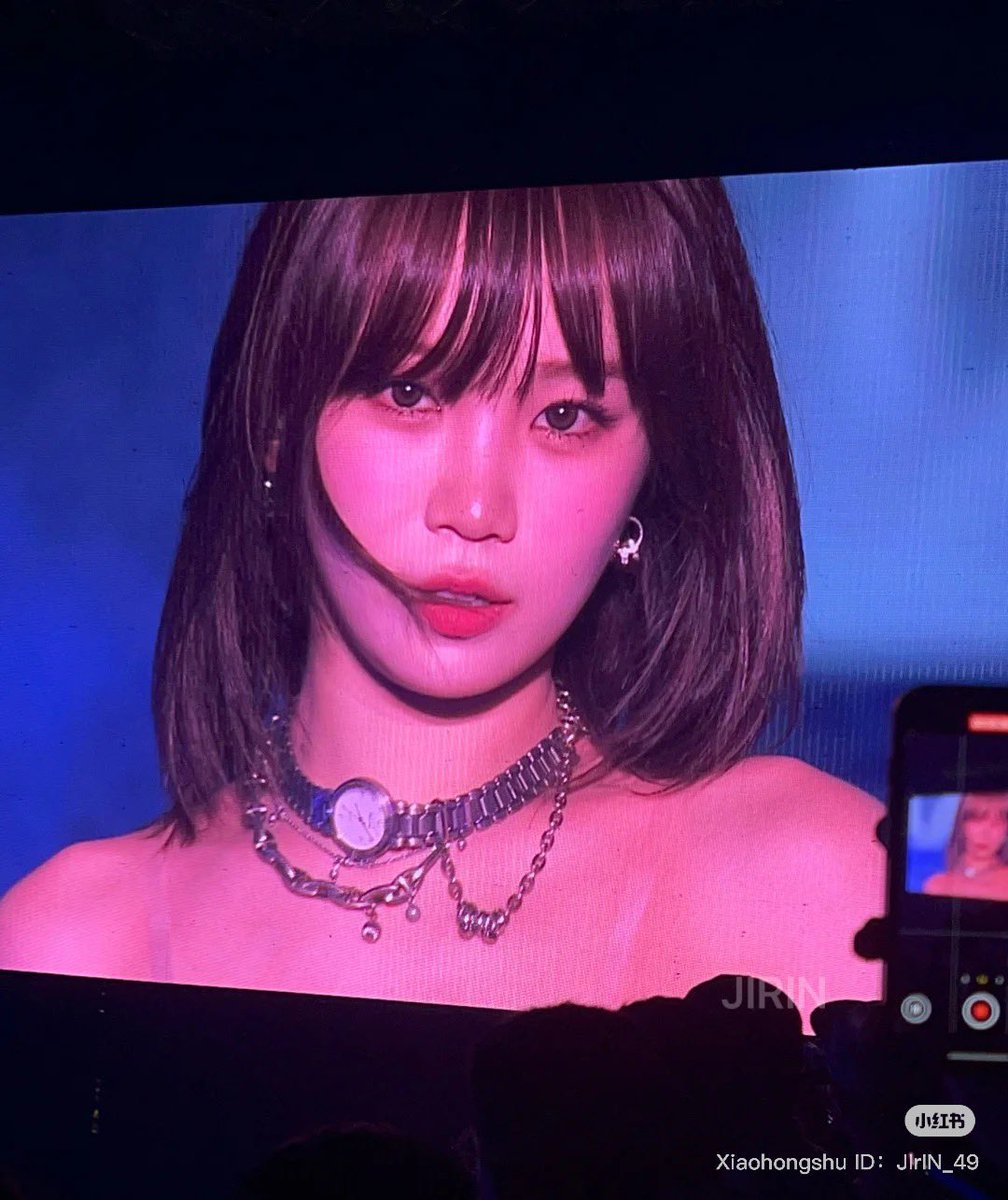 chaewonIqs's tweet photo. unreal https://t.co/rgOzv3hqPU