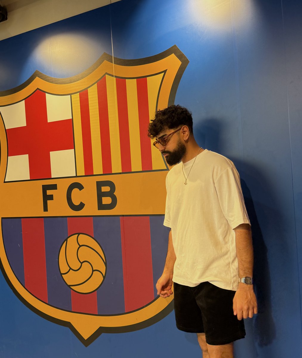 in barca 🇪🇸

going to go meet messi and give him some <a href="/sophon/">sophon</a> merch 👕