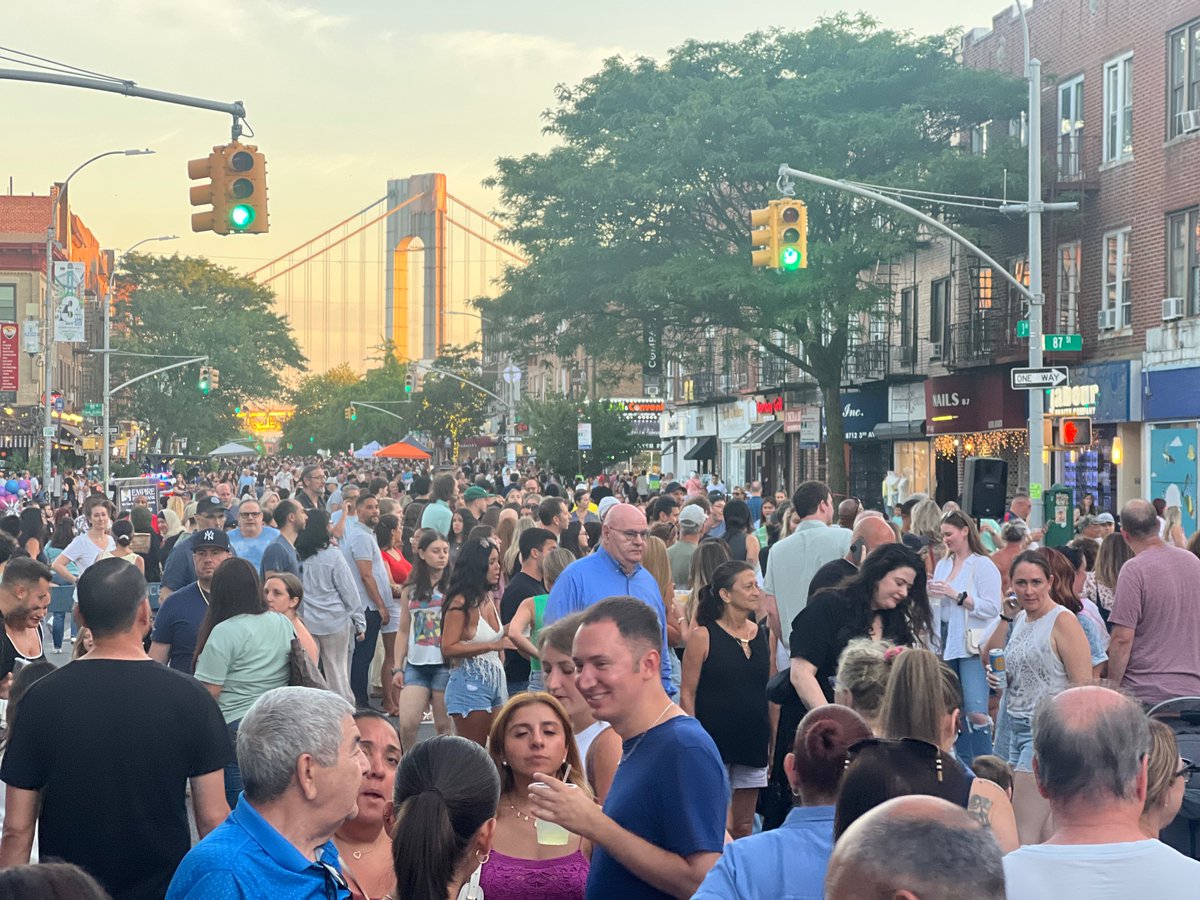 Brooklyn Reporter (@bkreporter) on Twitter photo What a crowd! The first installment of the 2025 <a href="/SummerStroll3rd/">Summer Strollon3rd</a> drew tens of thousands of people to Third Avenue for a night of vehicle-free family fun! 📸: Wayne Daren Schneiderman What a crowd! The first installment of the 2025 <a href="/SummerStroll3rd/">Summer Strollon3rd</a> drew tens of thousands of people to Third Avenue for a night of vehicle-free family fun! 📸: Wayne Daren Schneiderman