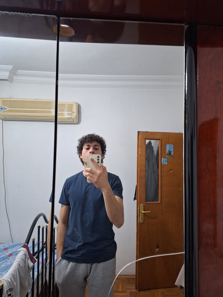 Ben bi kadini sevmiyordum o da beni sevmiyordu sonra bi gun ben bulusmaya gitmedim o da gelmedi