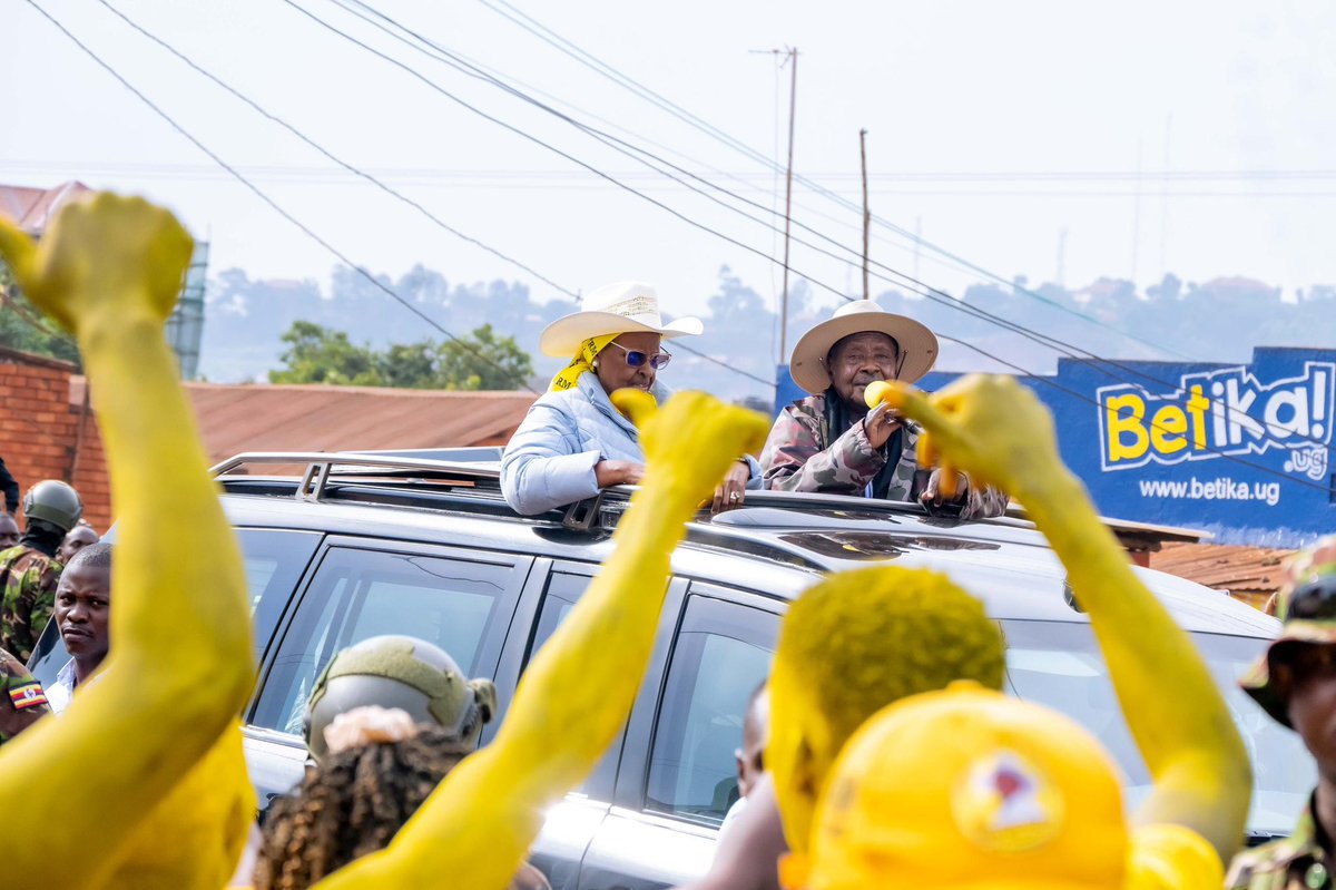KaayaFamous's tweet image. Today, President @KagutaMuseveni , along with the First Lady, has dedicated the entire day to Nakawa Division as part of his assessment tour of the Parish Development Model for the Kampala subregion. Photo credit: @kajulijoan