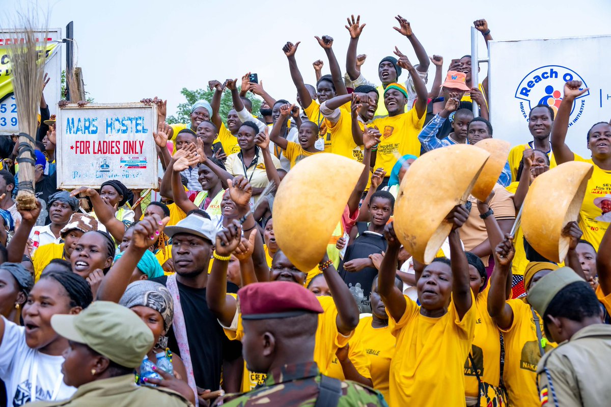 KaayaFamous's tweet image. Today, President @KagutaMuseveni , along with the First Lady, has dedicated the entire day to Nakawa Division as part of his assessment tour of the Parish Development Model for the Kampala subregion. Photo credit: @kajulijoan