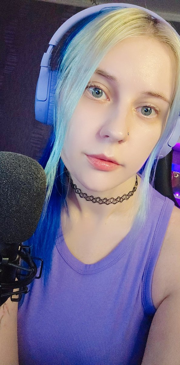 EllieSweetRoll's tweet photo. Happy Saturday! Live now https://t.co/Ad9m4Bkktn with #StardewValley continuing co-op farm life 💜 https://t.co/I3EMsuGrA0