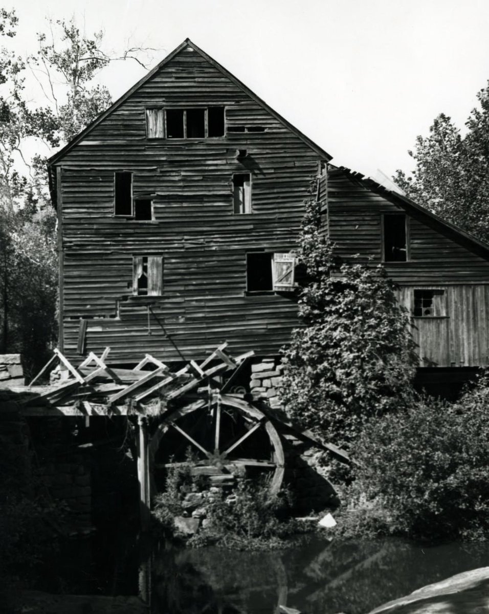 NCStateAlumni's tweet image. Big changes are gearing up at Yates Mill. ⚙️🌾 The historic waterwheel was removed last week as NC State’s oldest building begins a long-overdue restoration.
Read more about the mill’s next chapter: ncst.at/tpE350WrlWr