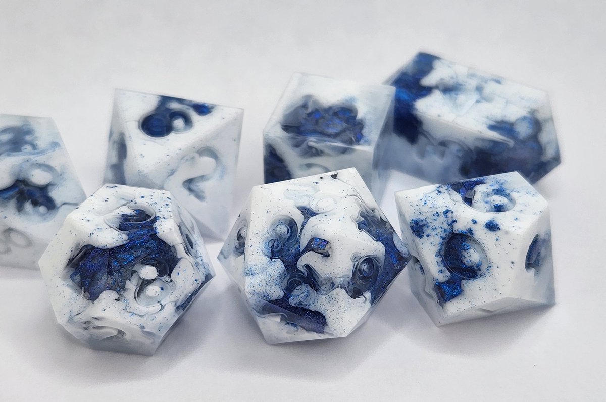 Sinnamon_Dice's tweet image. Dice Shop has been restocked! Art Nouveau is back and with new number options
#dnd #ttrpg #handmadedice #dice #dungeonsanddragons
etsy.com/shop/SinnamonR…
