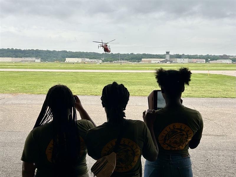 MnDPS_DPS's tweet image. The @MnAirRescueTeam showed off our new helicopter at The Learning Jet First Responders Camp, giving future first responders a hands-on look at lifesaving tools and teamwork in action.