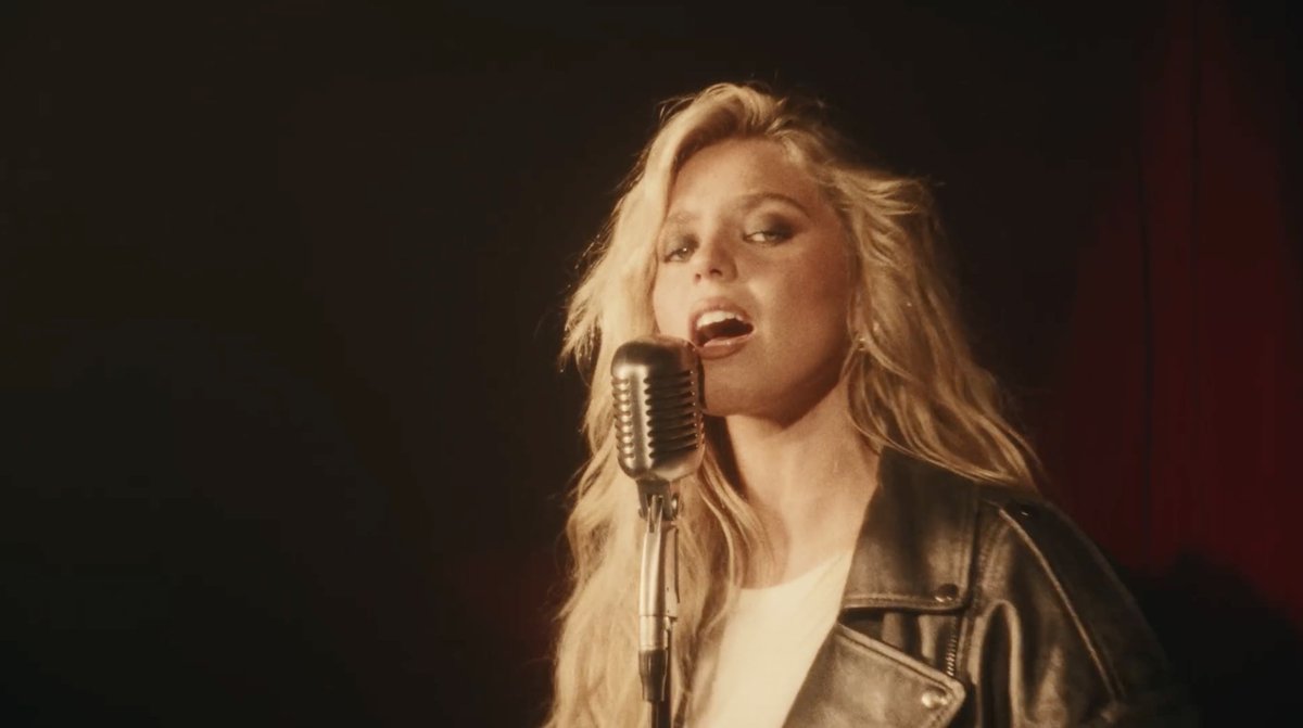 MTV's tweet image. If anyone needs me, I'm still here! I'm just obsessing over @reneerapp ★