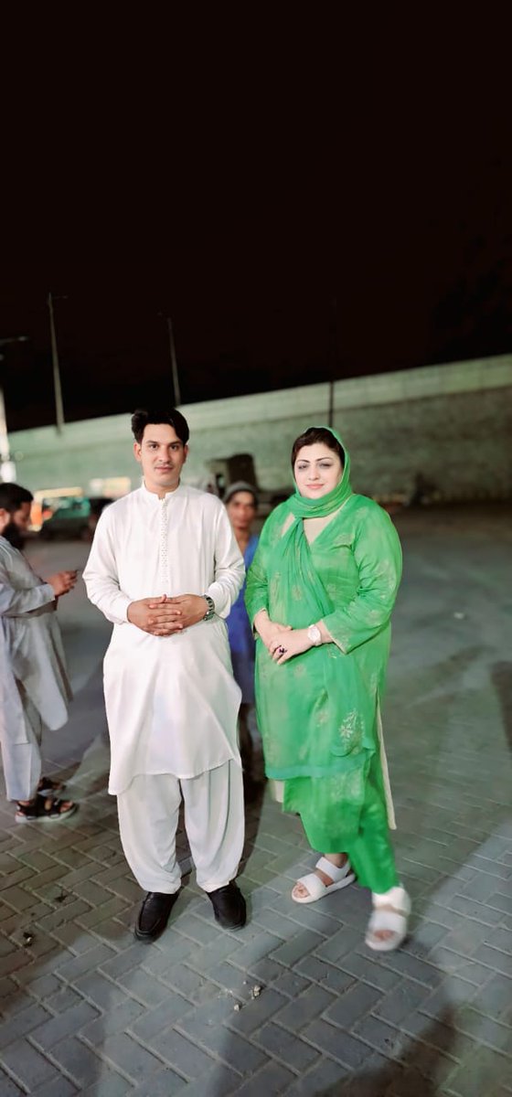 کراچی:
فخرِ ہزارہ، ممبر قومی اسمبلی ڈاکٹر شائستہ خان جدون کے اعزاز میں ایک پُروقار عشائیہ کا اہتمام کیا گیا، جس کی میزبانی  چوہدری ارشاد صاحب  سردار منصف، مشتاق سردار مہتاب احمد نے کی۔اس موقع پر سیاسی و سماجی شخصیات اور شہریوں کی کثیر تع