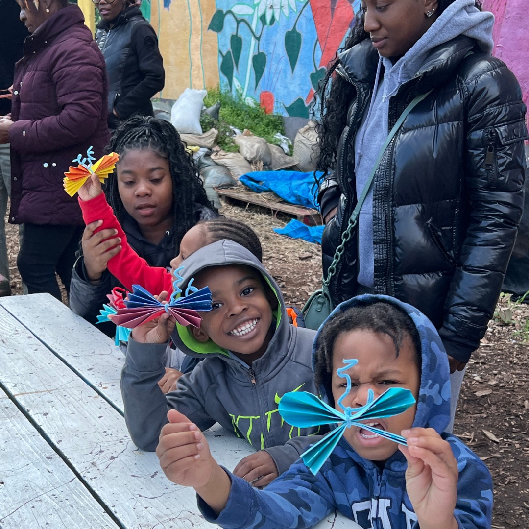 linc_nyc's tweet image. ☀️📖 East New York families—our next Summer Reading Celebration is almost here! Join us and our friends at @enyfarms for a joyful morning of stories, songs, dancing & tips to spark your little one’s love of reading all summer long.
🗓️ July 26
📋RSVP: tinyurl.com/eny25farms