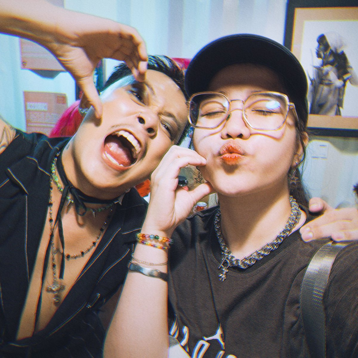 jherrrrr's tweet photo. wdym nakapagfan girl pa ako sa kopipop earlier 😭💗 

@KumareHarvey @sinomaysavvy https://t.co/ZHeeDF9tmC